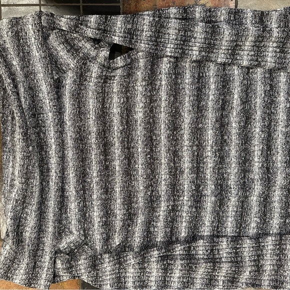 Vince Camuto Women's Off the Shoulder Top - Picture 4 of 6